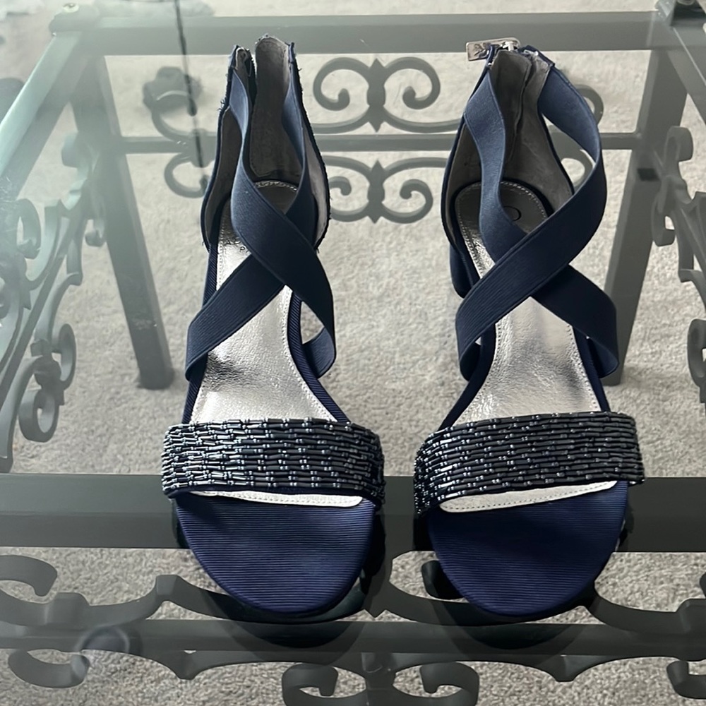 Adrianna Papell Teagan beaded block heel navy size 7.5